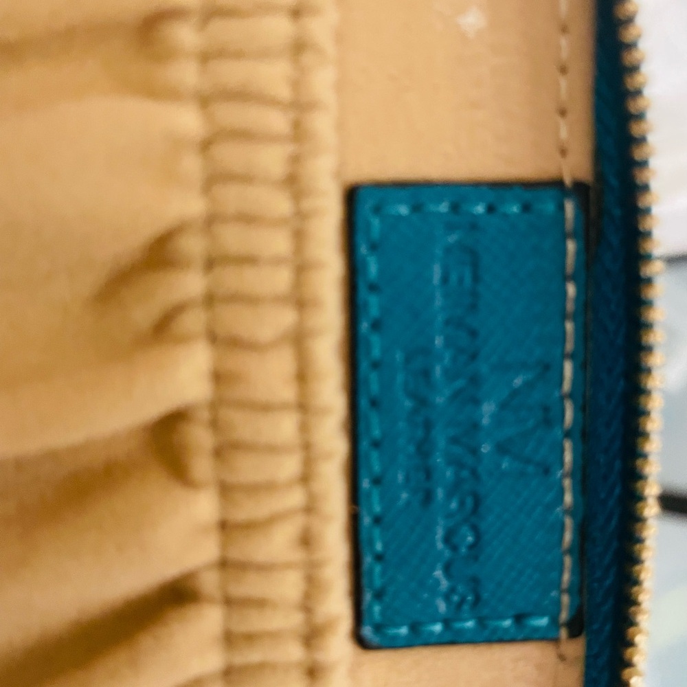 Neiman Marcus Teal Jewelry Case with Gold Zipper - Picture 3 of 3